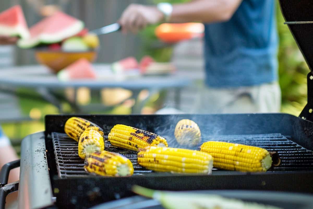 How to Grill Corn on the Cob (20+ Easy Ways)