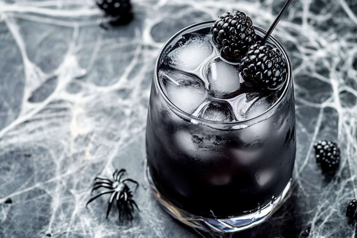 45 Eerily Easy Halloween Cocktails for a Scarily Good Time